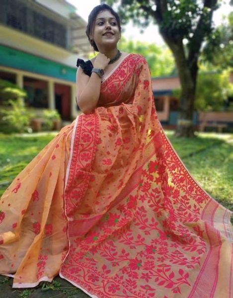 Beige Flower Design Pure Handloom Dhakai Jamdani Saree