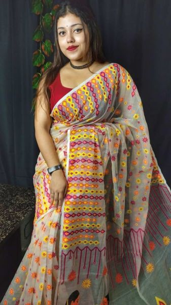 Cream Pure Handloom Dhakai Jamdani Cotton Saree From Bengal