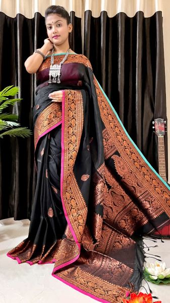 Racing green Pure Handloom Soft Cotton By linen Flower Design Saree