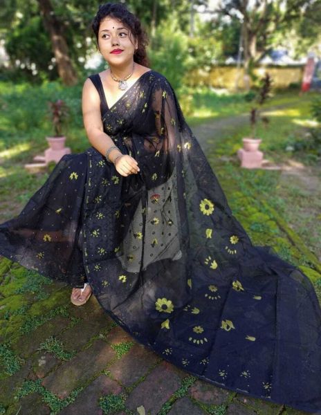 Black Dhakai Jamdani Flower Design Saree From Bengal