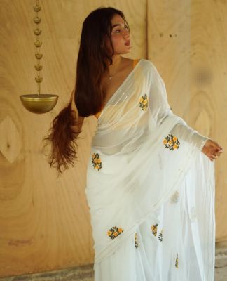 White Pure Handloom Mulmul Cotton Saree From Bengal
