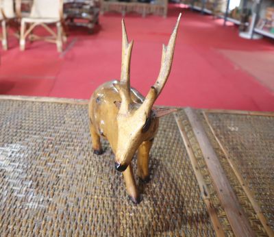 Wooden Deer Varnish Medium