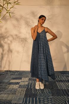 Bella Dress V-Neck Gown