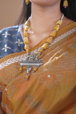 Yellow Stylish Traditional Necklace Jewellery Set for Women