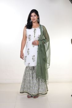 Sleeveless Kurta With Sharara
