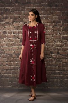 A maroon tunic with anchor thread machine embroidery.