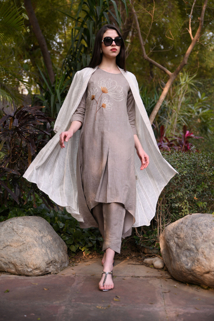 Beige gauzy cape
