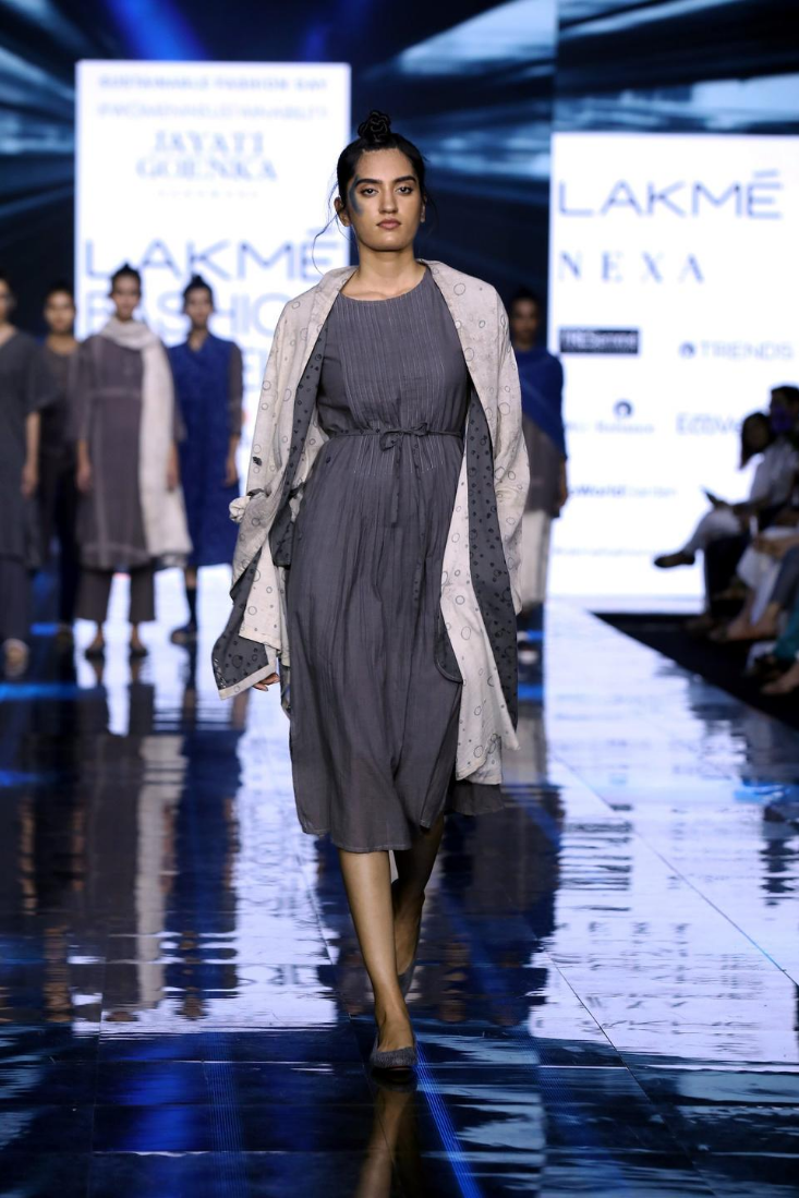 "muddy robe grey jane dress"