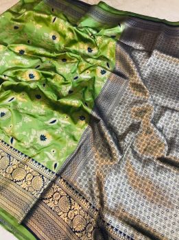 Green Black Flower Design Zari Work Kanchipuram Silk Saree